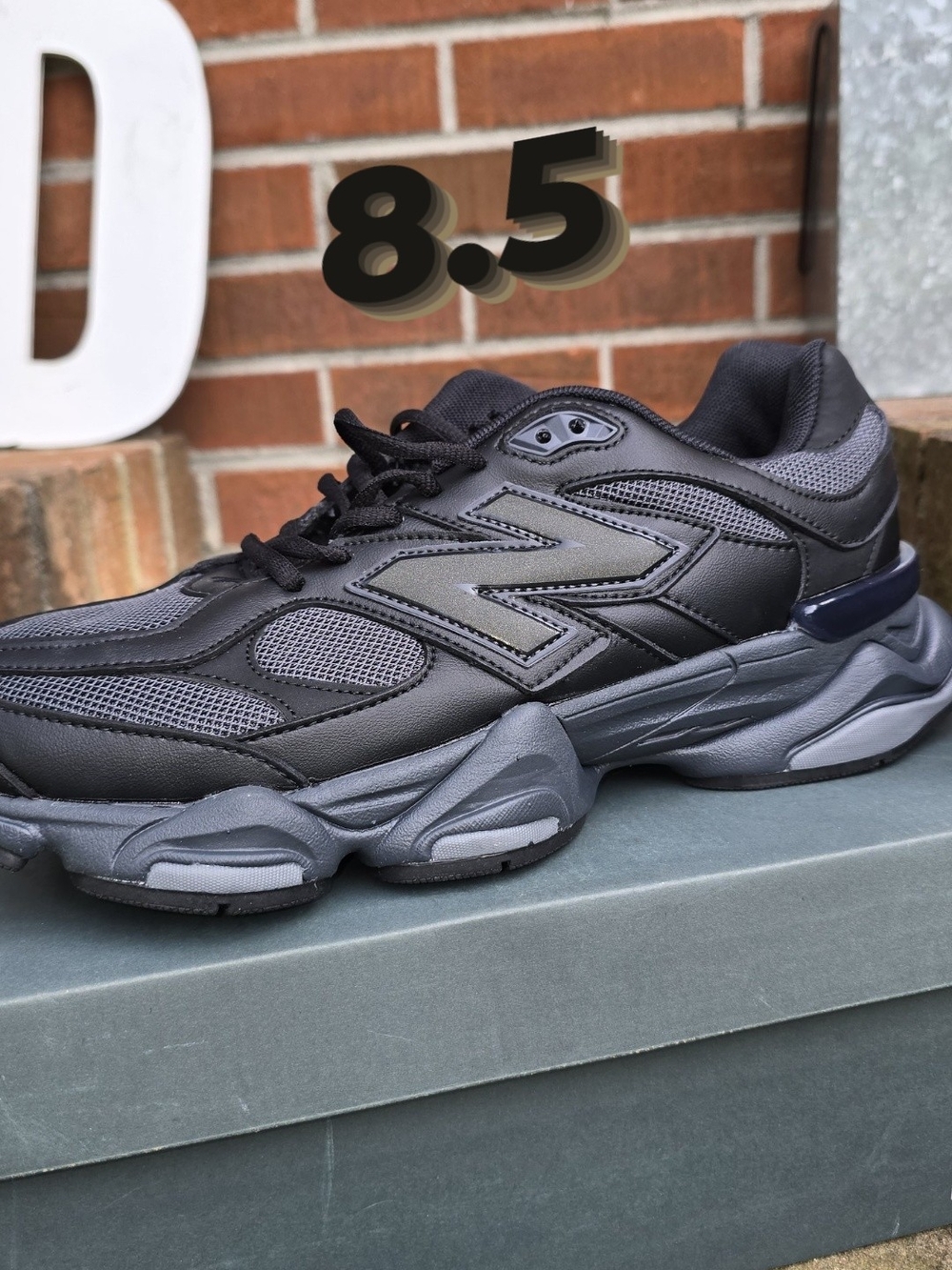 New Balance Men's Black and Dark Gray Athletic Sneaker - Size 8.5